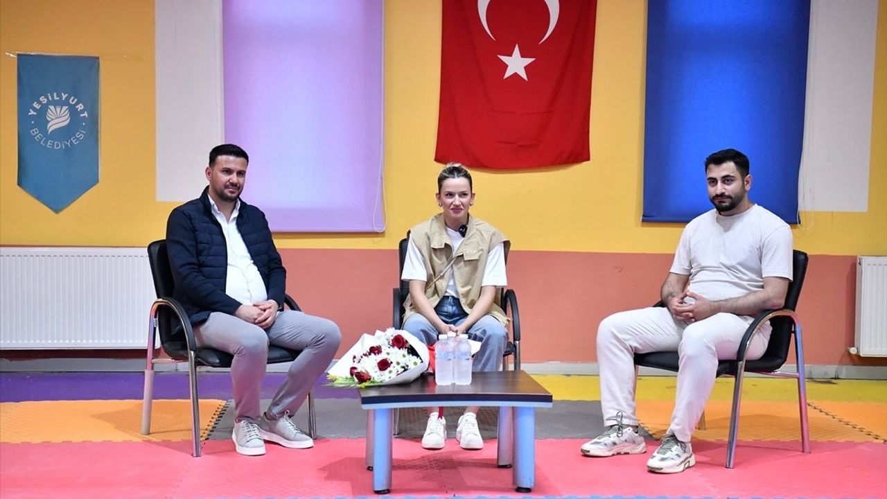 Hatice Akbaş Genç Sporcularla Buluştu