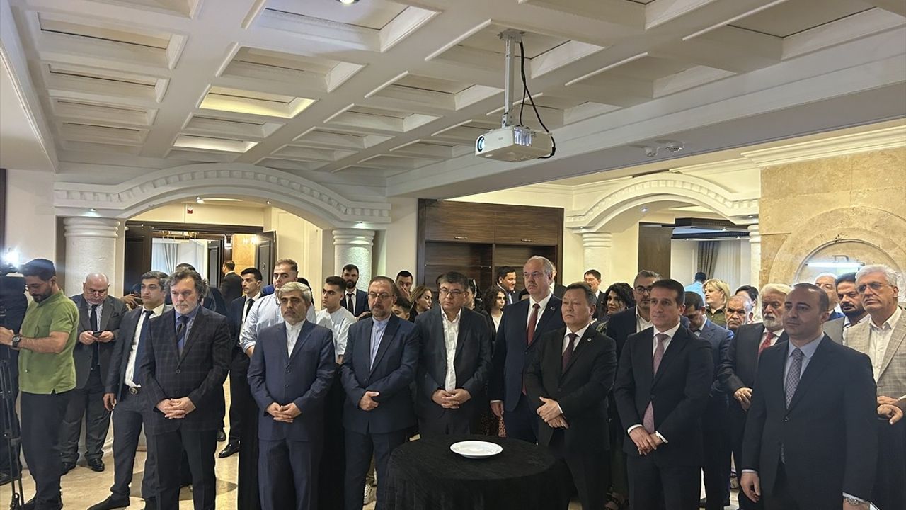 Haydar Aliyev'in 102. Doğum Yılı Tahran'da Anıldı
