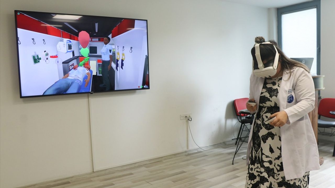 Hekim Adayları Simülasyon Merkezi ile Mesleki Eğitim Alıyor