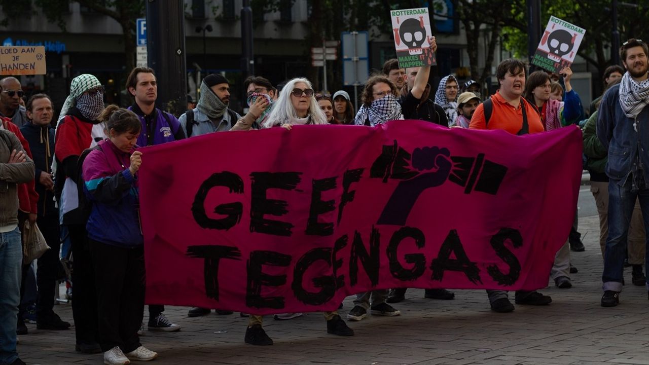 Hollanda'da F-35 Parçaları Taşıyan Geminin Protestosu