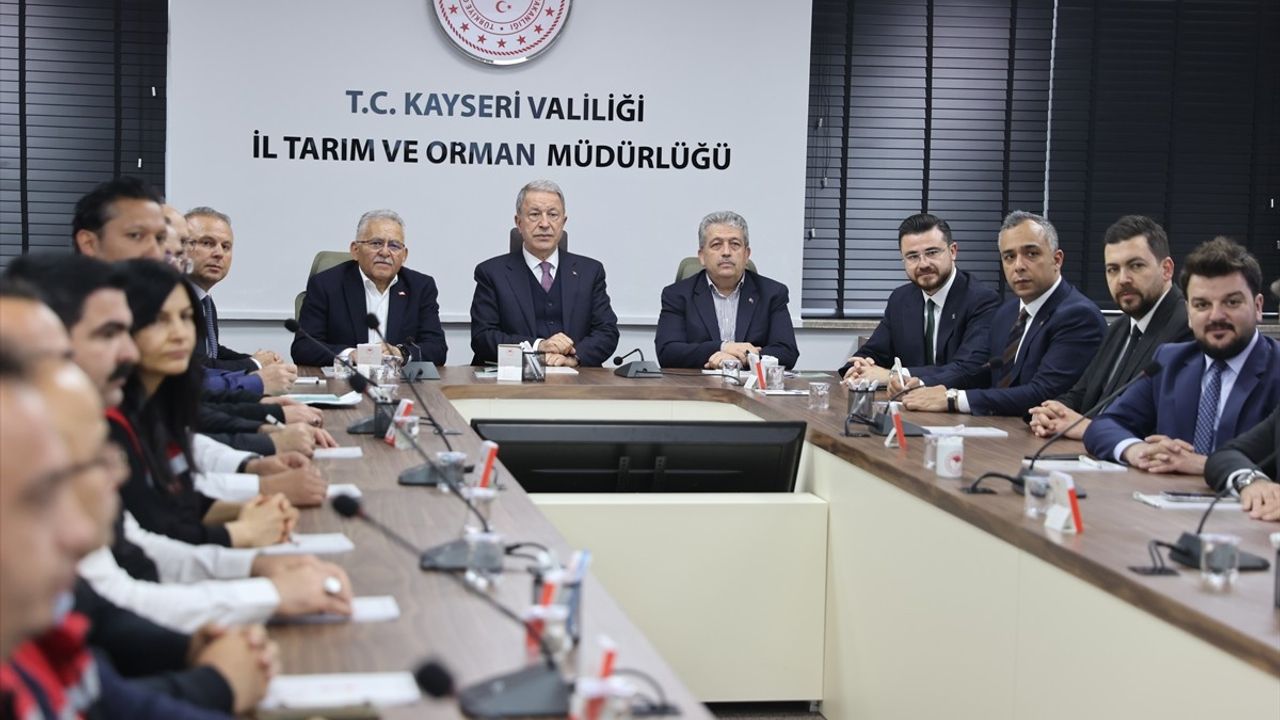Hulusi Akar'dan Kayseri'de Güçlü Türkiye Vurgusu