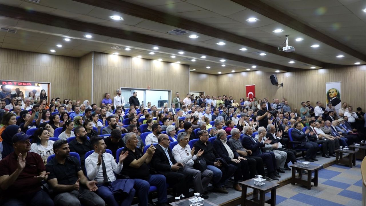 Iğdır Üniversitesi'nde Yeni Dönem: Prof. Dr. Ekrem Gürel Göreve Başladı