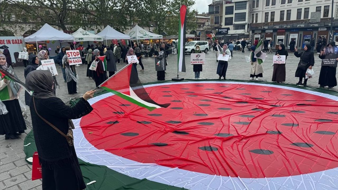 İHH Kadın Birimi'nden Gazze'ye Destek Eylemi