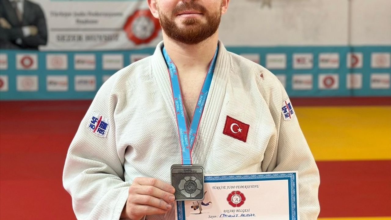 İşitme Engelli Judocu Öğretmen Mevlüt Akmaz'ın Azmi