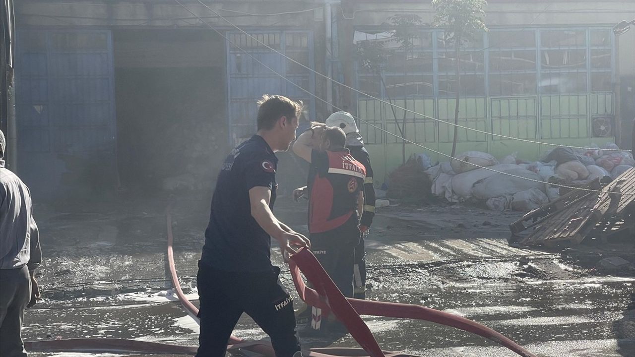 Isparta'daki Oyuncak Deposunda Yangın