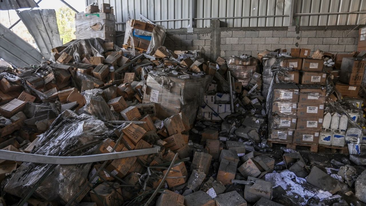 İsrail, Gazze'deki Nasır Hastanesi'ni Hedef Aldı