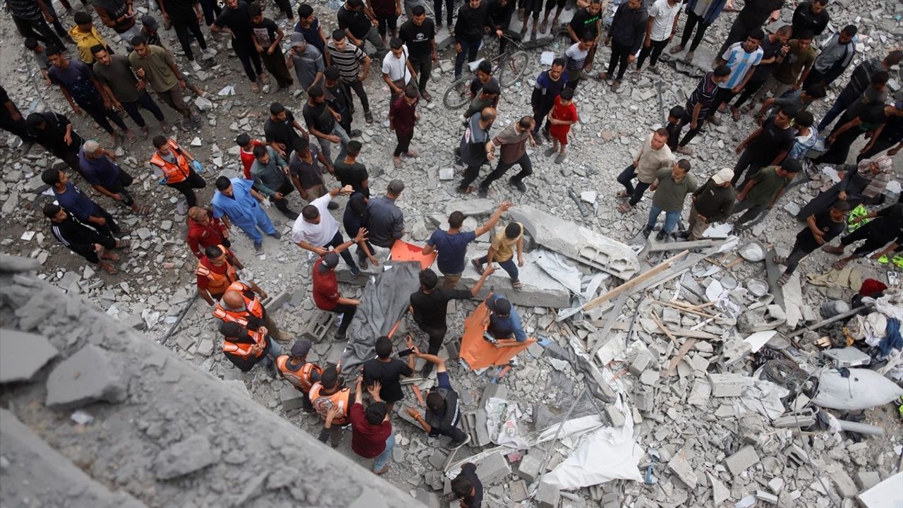 İsrail'in Gazze'deki Bombalı Saldırısı: 13 Filistinli Hayatını Kaybetti