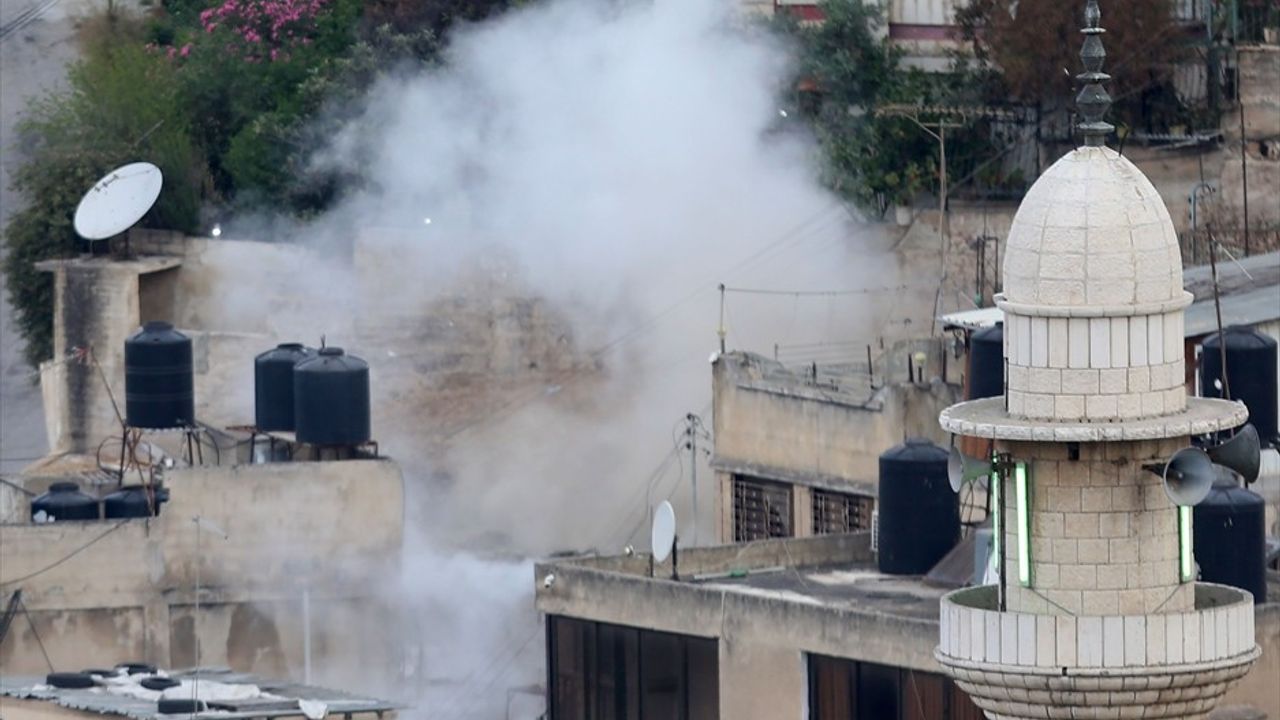 İsrail Ordusu Batı Şeria'da Filistinli Evlerini Yıktı