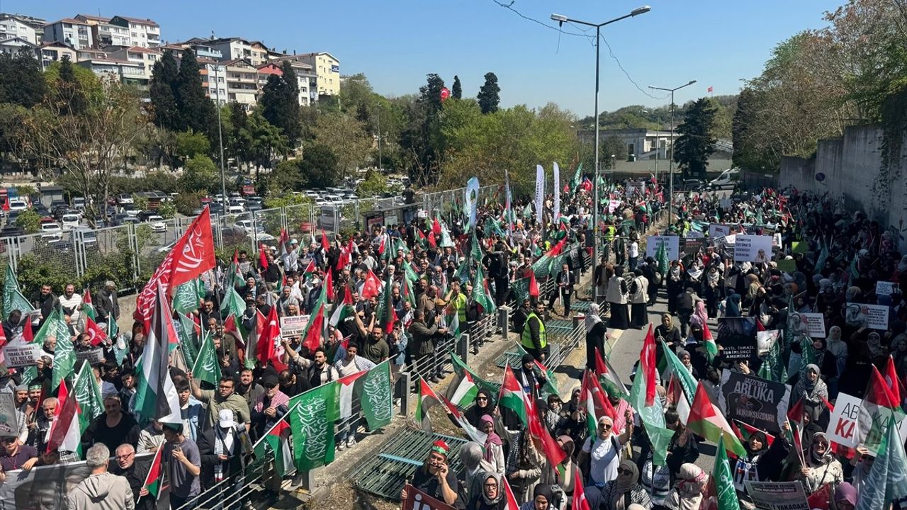 İstanbul'da Gazze Protestosu: ABD'nin Saldırıları Kınandı