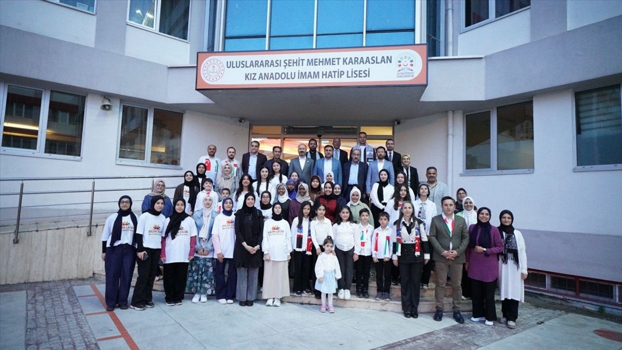 İstanbul'da Gazzeli Öğrenciler İçin 'Kardeşlik Buluşması'