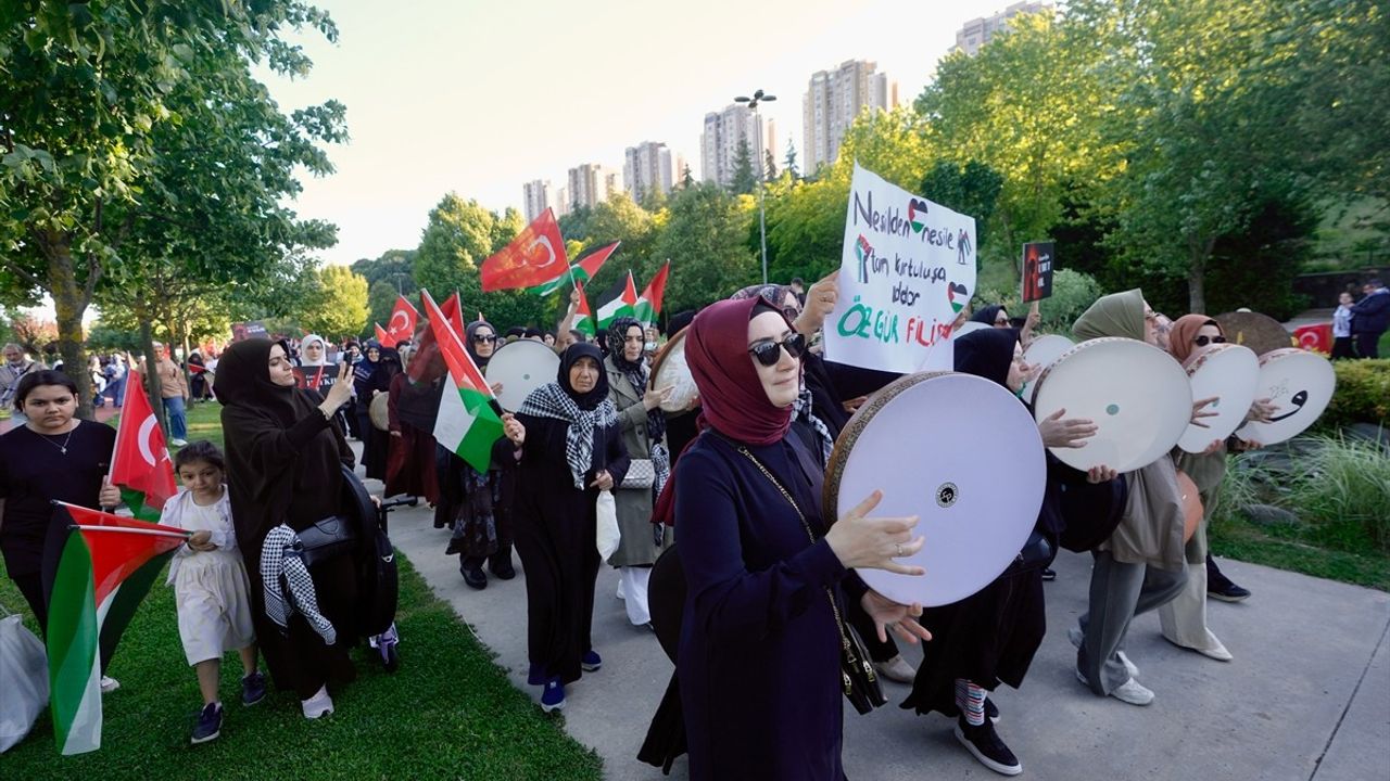 İstanbul'da Özgür Gazze Yürüyüşü Düzenlendi