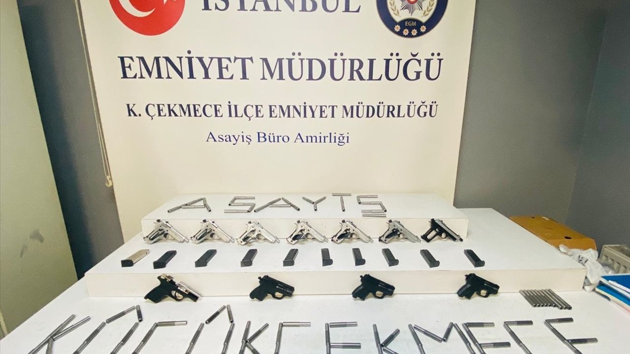 İstanbul'da Ruhsatsız Silah Operasyonu: 19 Tabanca Ele Geçirildi