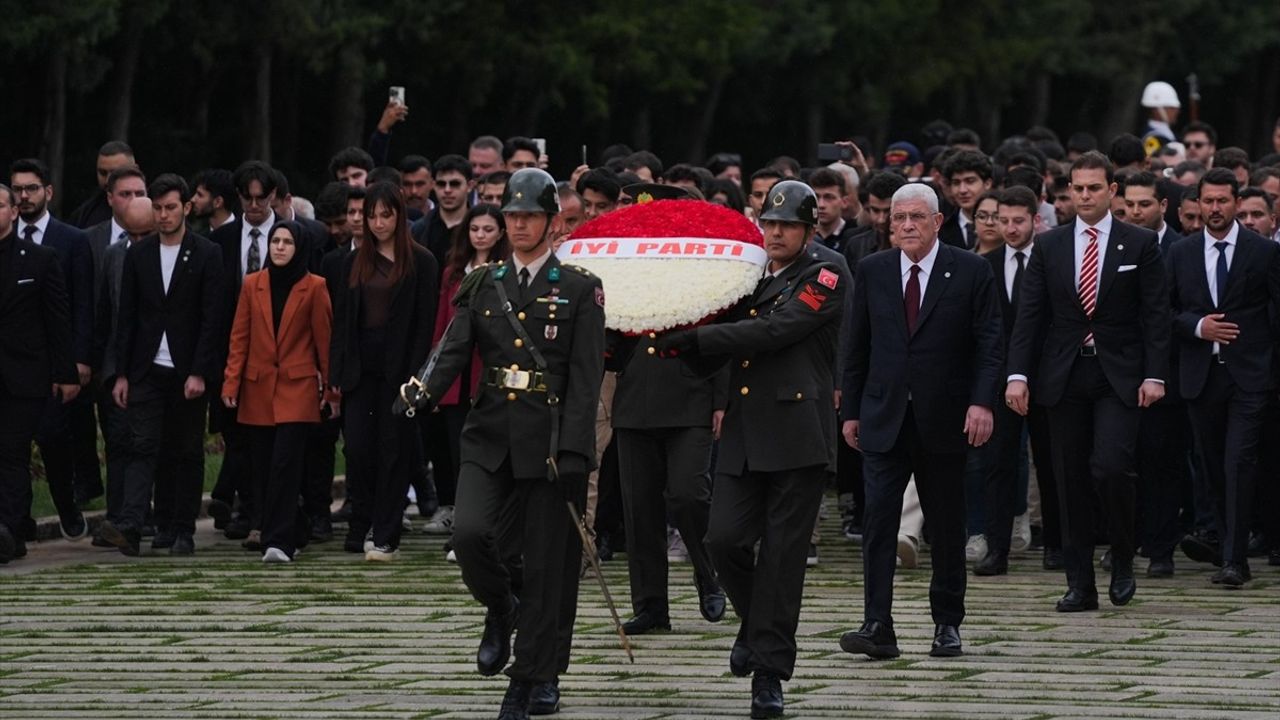İYİ Parti Genel Başkanı Dervişoğlu'ndan Anıtkabir Ziyareti