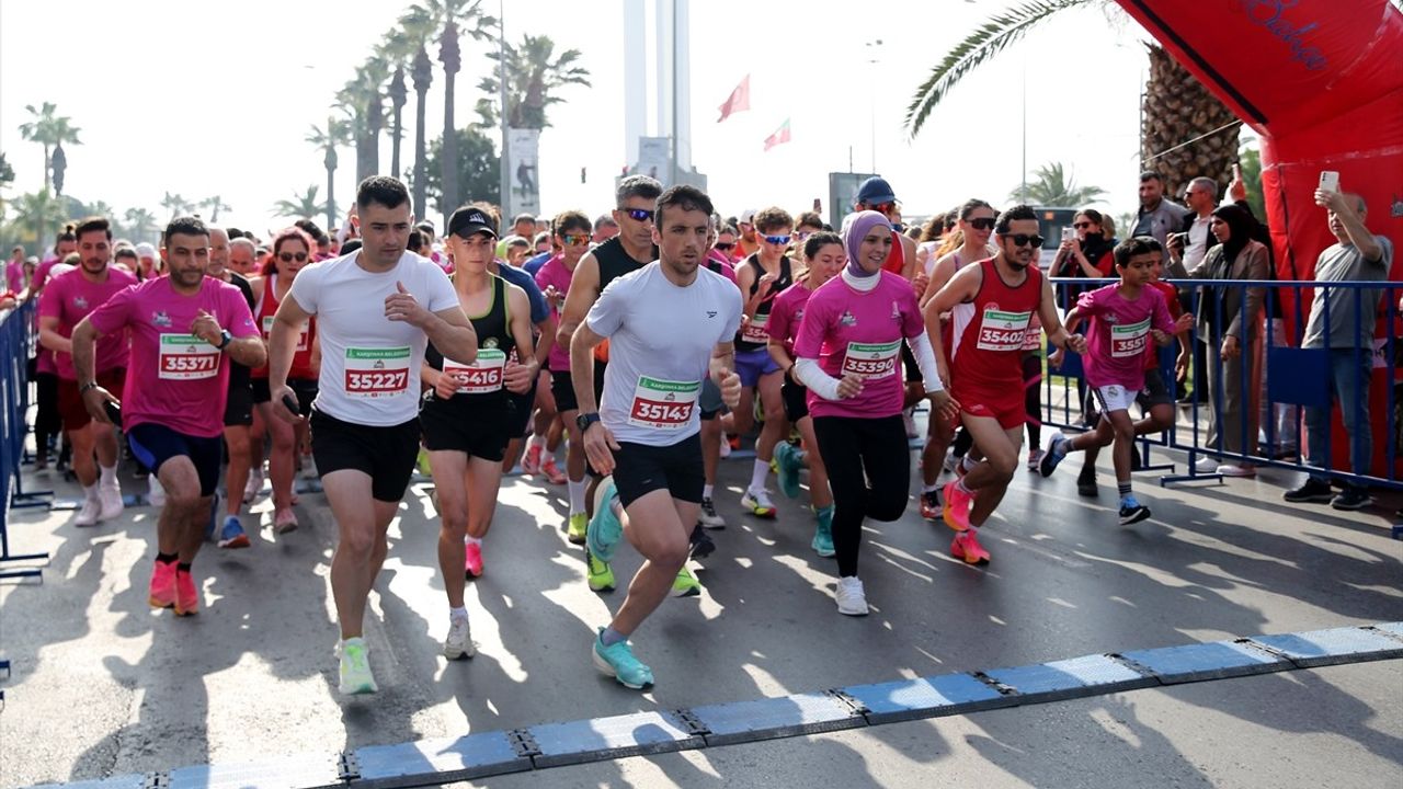 İzmir'de Anneler Günü'nde Zübeyde Hanım Koşusu Düzenlendi