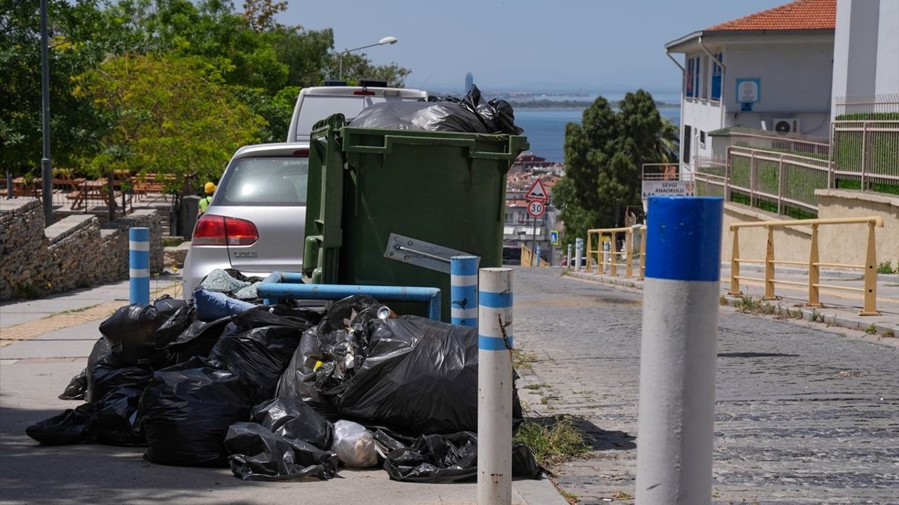 İzmir'de Temizlik Hizmetleri Grev Nedeniyle Aksadı