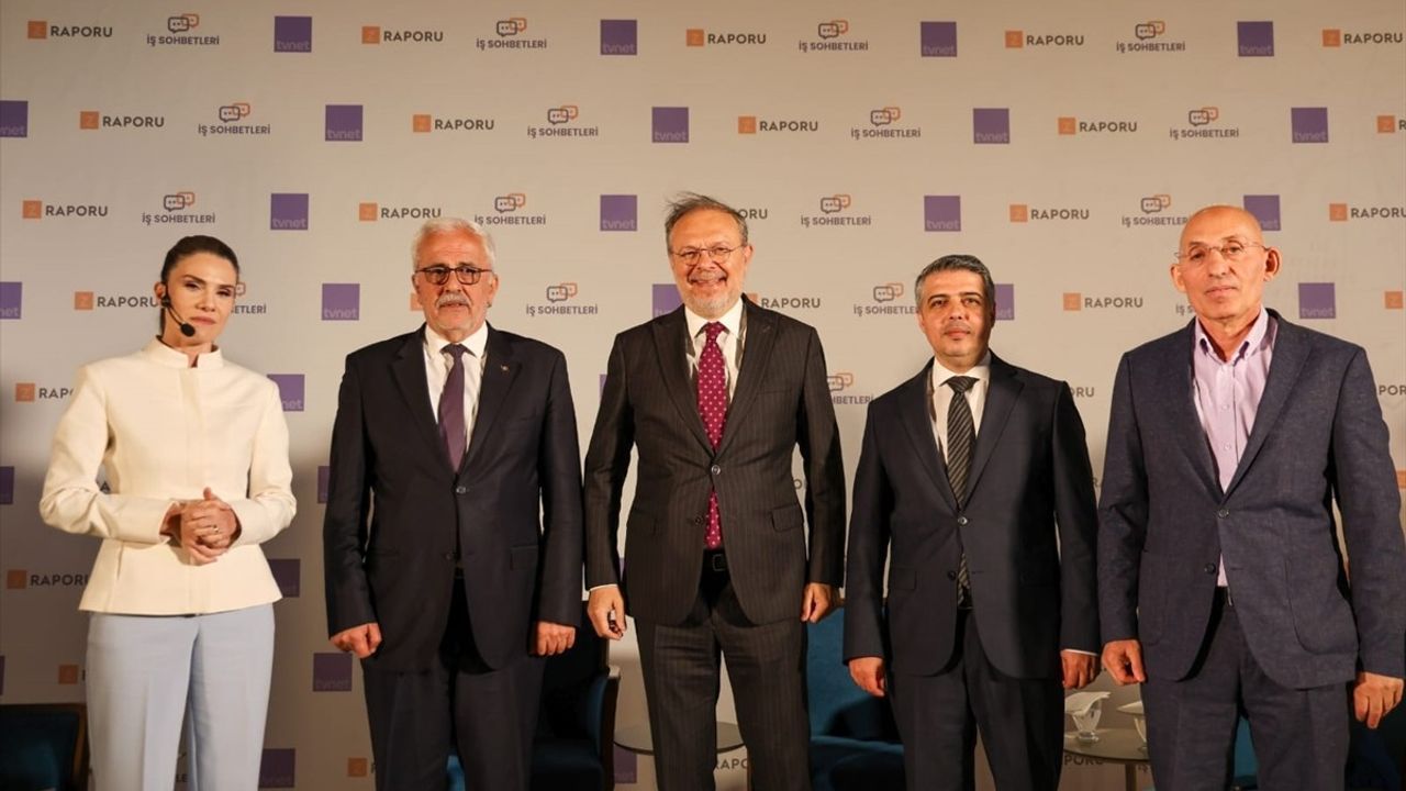 İZÜ'de İslam İktisadı ve Finansı Forumu: Faizsiz Finans Modeline Dikkat Çekildi