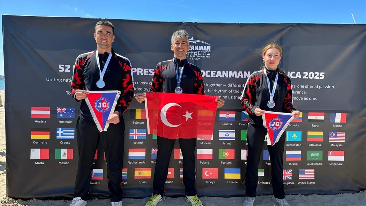 Jandarma Takımı İtalya'da Yüzme Şampiyonasında Başarı Gösterdi