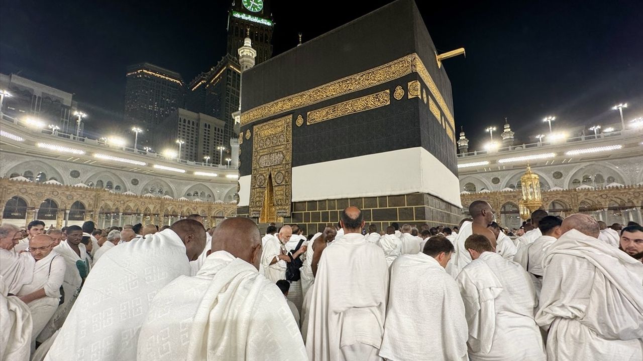Kabe'de Sabah Namazı: Hacı Adaylarının Duyguları
