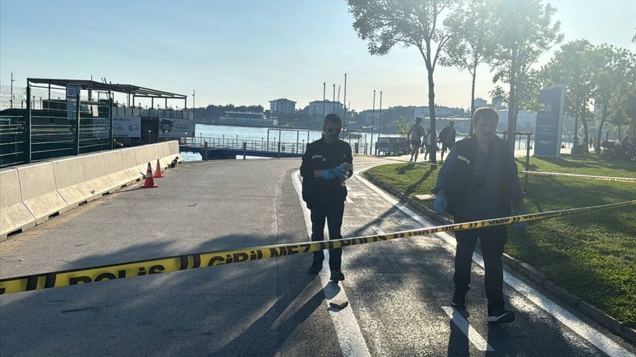 Kadıköy'de Galatasaray Taraftarı Silahlı Saldırıya Uğradı