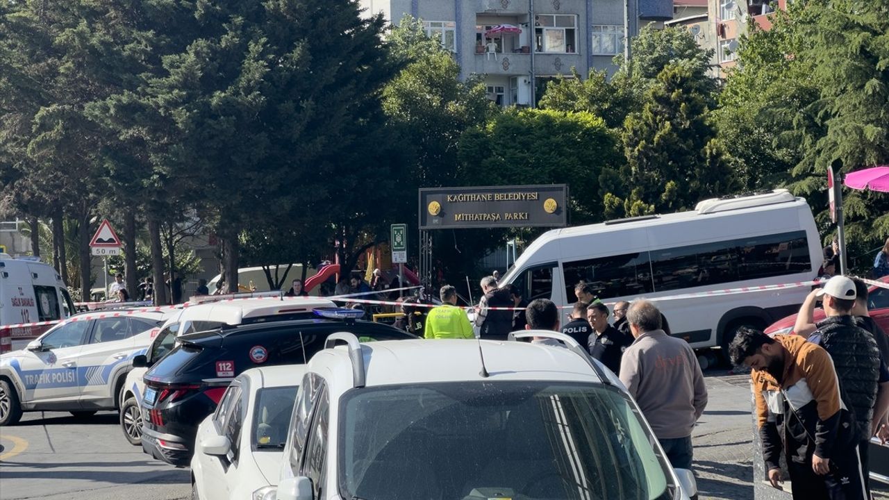 Kağıthane'de Trafik Kazası: 1 Ölü, 3 Yaralı