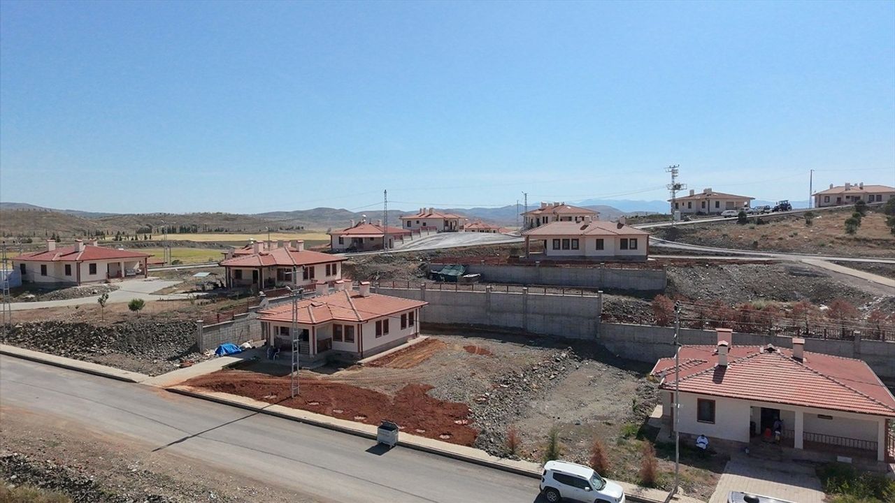 Kahramanmaraş’ta Afet Evleri Hak Sahiplerine Teslim Ediliyor