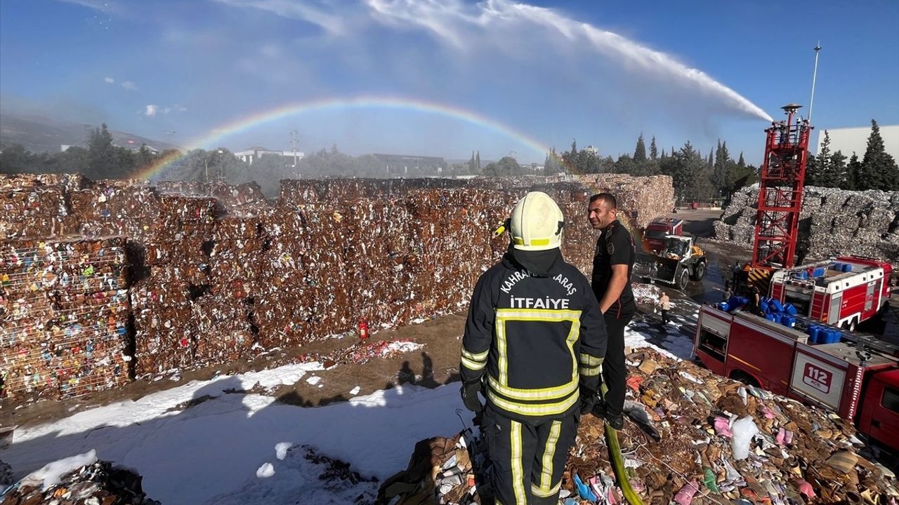 Kahramanmaraş'taki Kağıt Fabrikasında Yangın Kontrol Altına Alındı