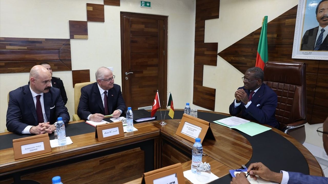 Kamerun Başbakanı Ngute, Türkiye Milli Savunma Bakanı Güler'i Ağırladı