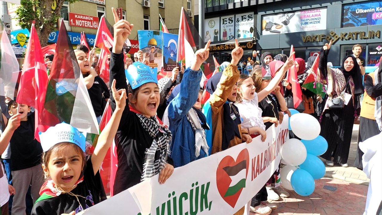 Karabük'te Çocuklardan Filistin ve Doğu Türkistan İçin Yürüyüş