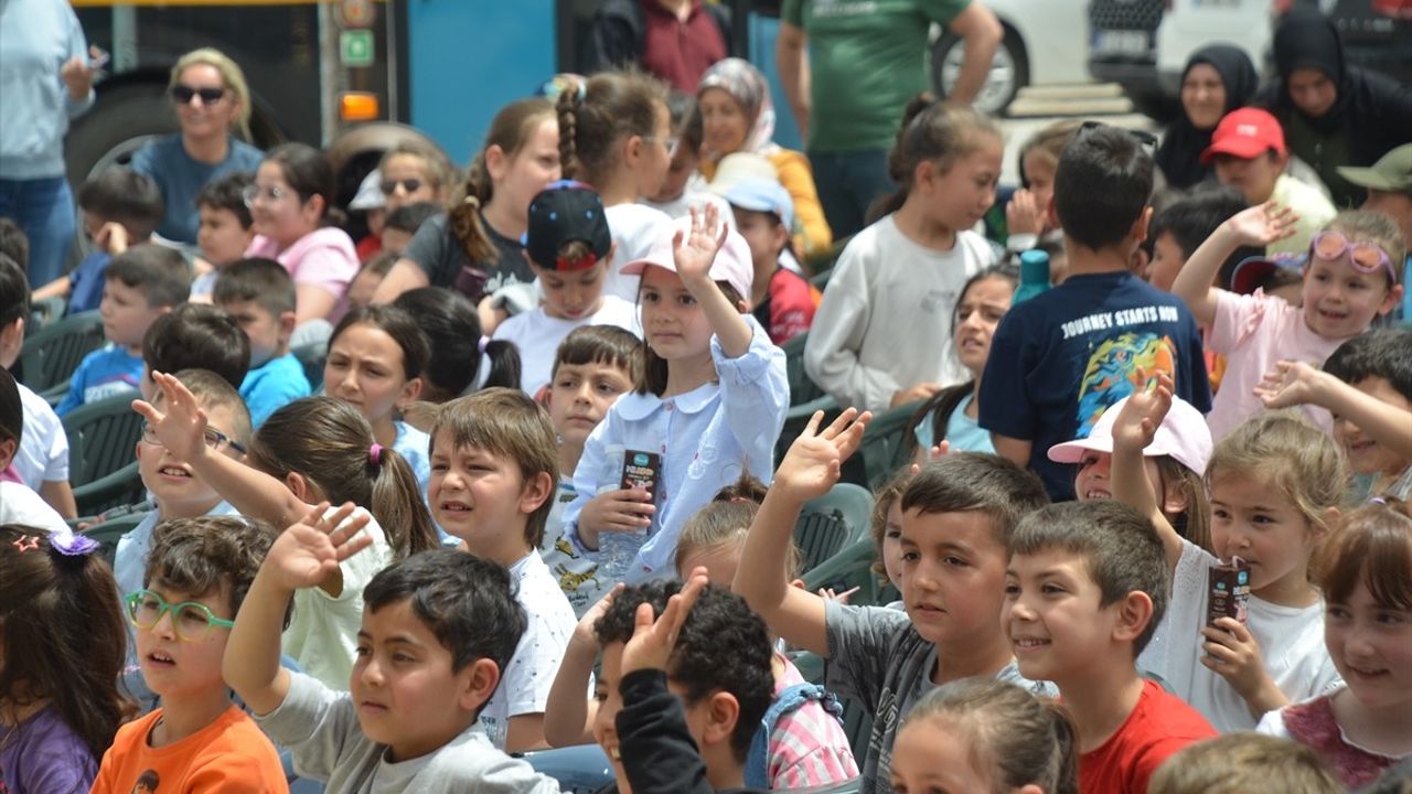 Karaman'da Vagon Sahne Projesi ile Çocuklara Masal Treni Tiyatrosu