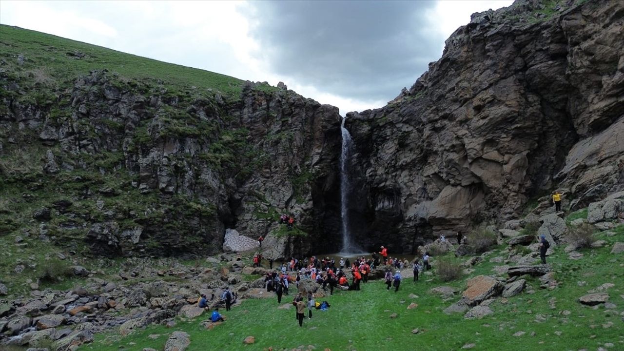 Kars'ın Kağızman İlçesinde Doğaseverlerden Unutulmaz Yürüyüş