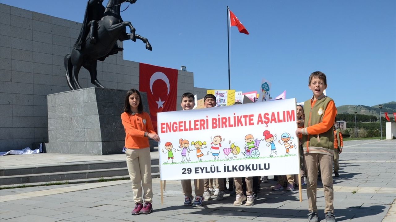 Kars'ta Öğrenciler Engellilere Farkındalık Yaratmak İçin Yürüdü
