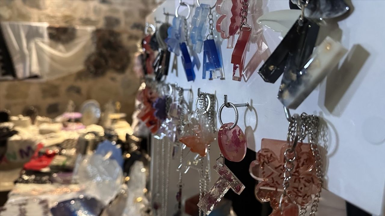 Kastamonu'da Üniversite Öğrencilerinin 'Yurt İçinden Sanat' Sergisi Açıldı