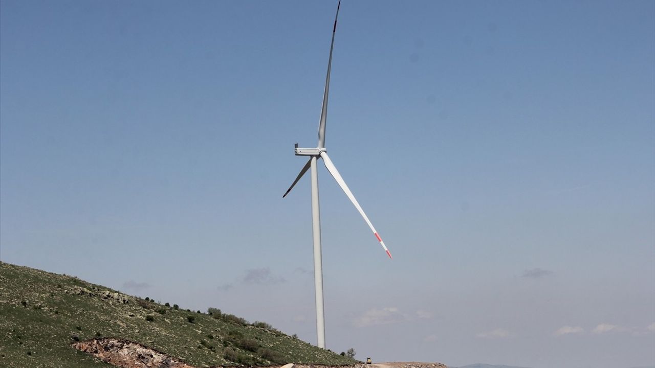 Kayseri'de Elektrikli Ulaşım İçin Rüzgar Enerjisi Santrali Tanıtıldı