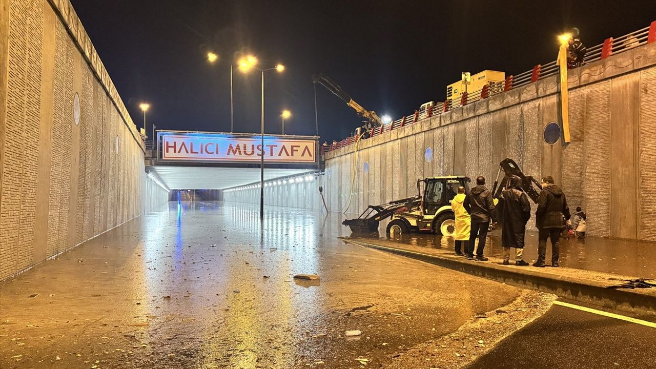 Kayseri'de Sağanak Yağış Hayatı Olumsuz Etkiledi