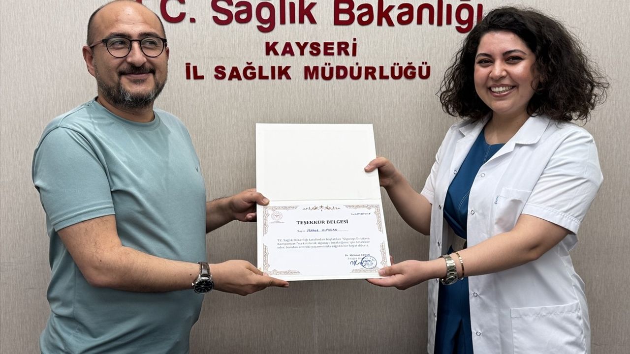 Kayseri'de Sigarayı Bırakanlara Teşekkür Belgesi Takdim Edildi