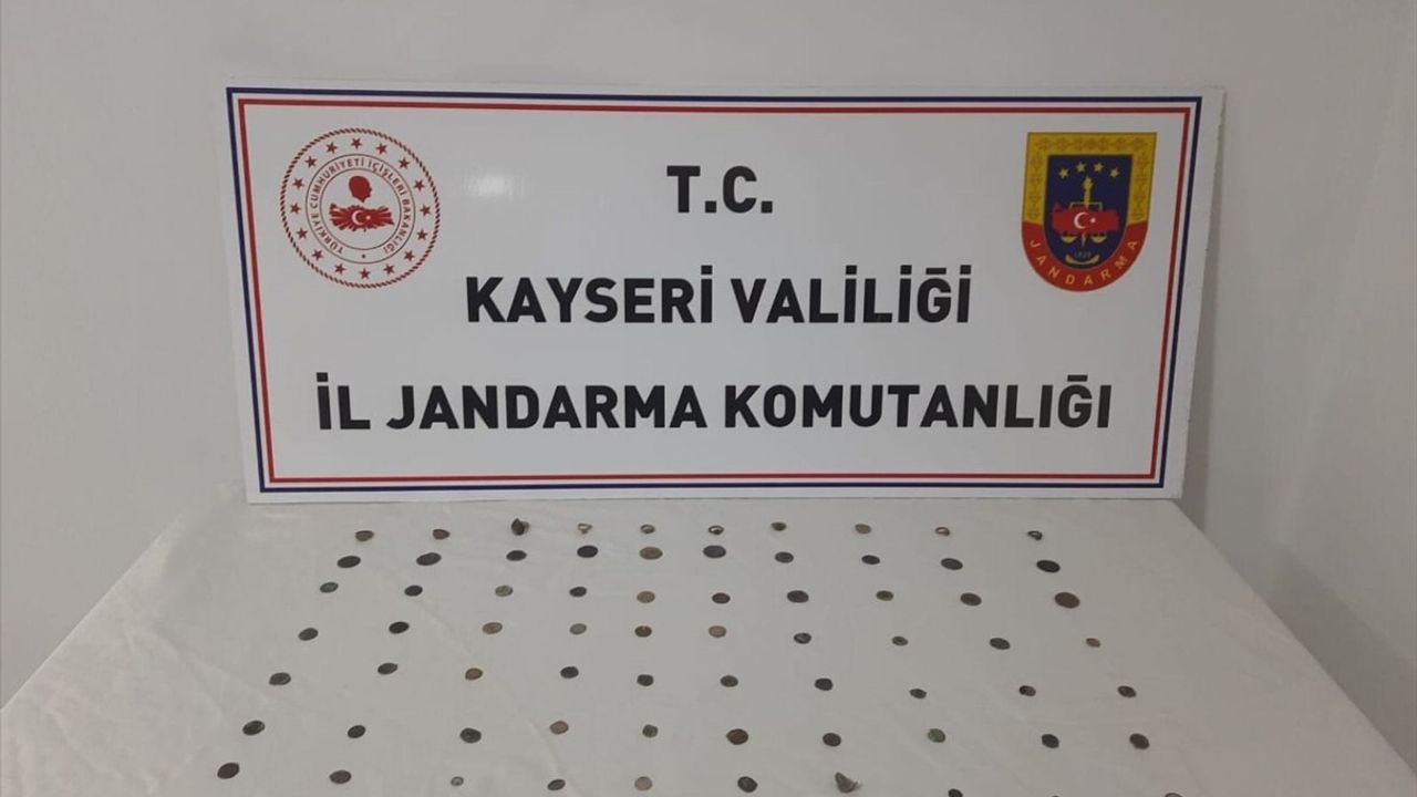 Kayseri'de Tarihi Eserlere Operasyon: 76 Sikke ve Obje Ele Geçirildi