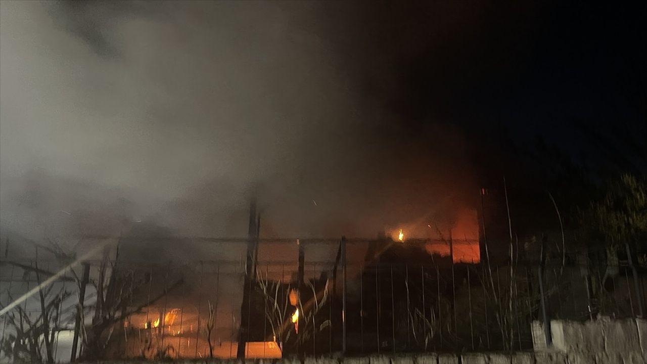 Kayseri'deki Prefabrik Ev Yangını Kontrol Altında