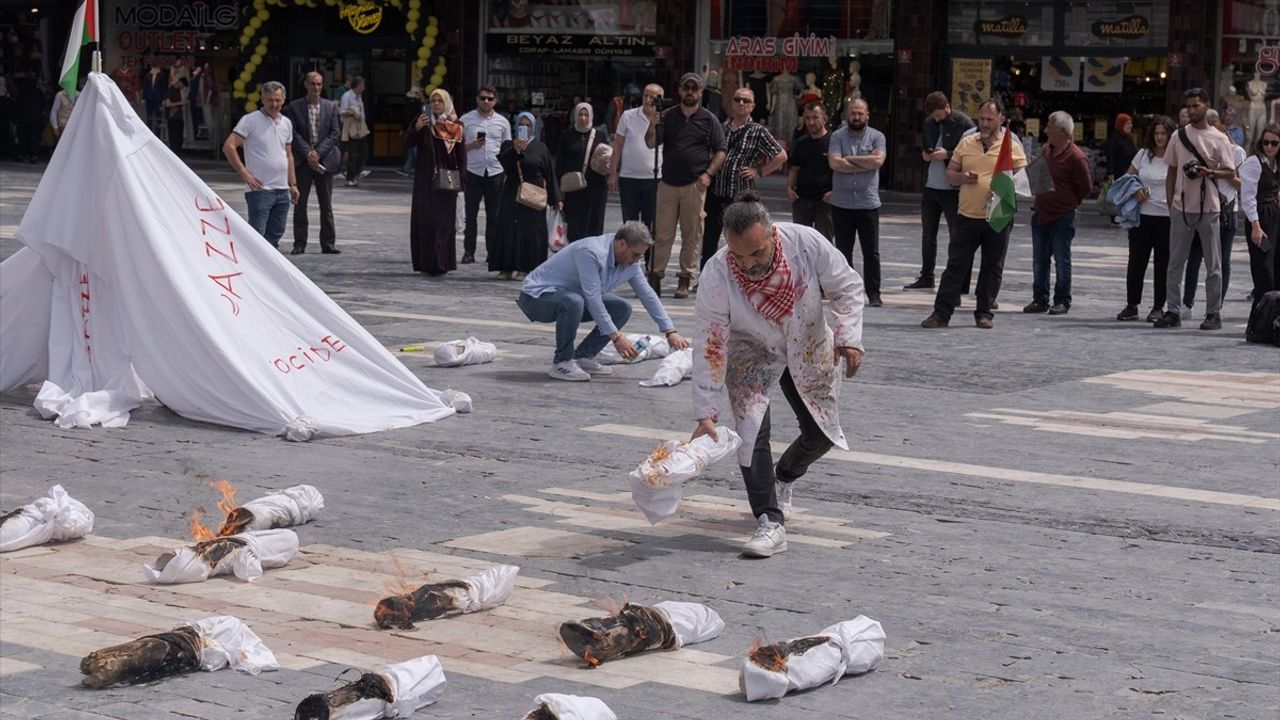 Kemal Sağlam'dan Gazze İçin Tek Kişilik Eylem