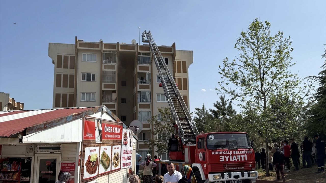 Kırıkkale'deki Apartman Yangınında 6 Kişi Dumandan Etkilendi