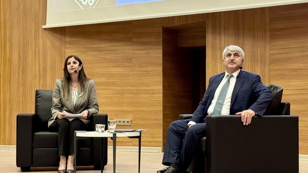 Kırşehir'de Anayasa Mahkemesi Deneyimleri Konferansı Düzenlendi