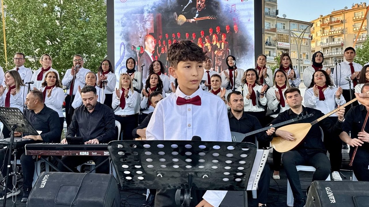 Kırşehir'de Maarif Korosu Konseri: Eğitim Bakan Yardımcısı Yelkenci'nin Katılımıyla