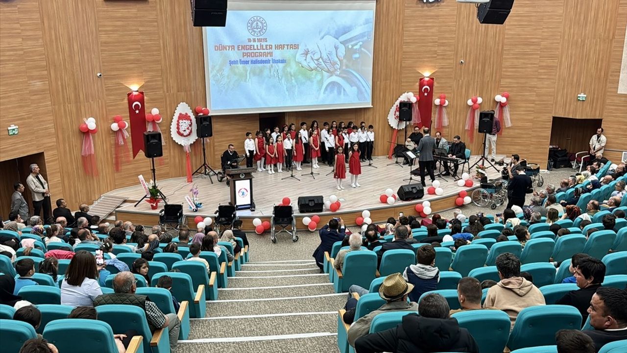 Kırşehir'de Minik Kalplerin Engelsiz Hikayeleri Projesi: Tekerlekli Sandalye Dağıtımı