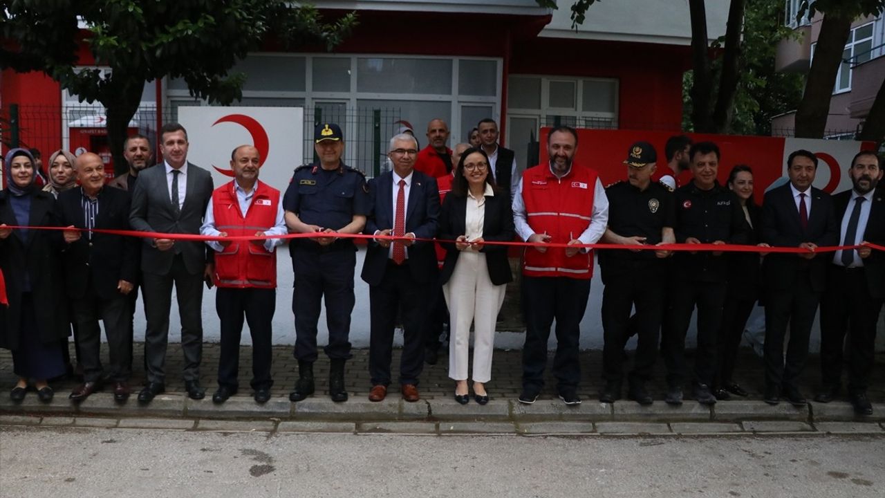 Kızılay Butik Yalova'da Hayırseverlik İçin Kapılarını Açtı