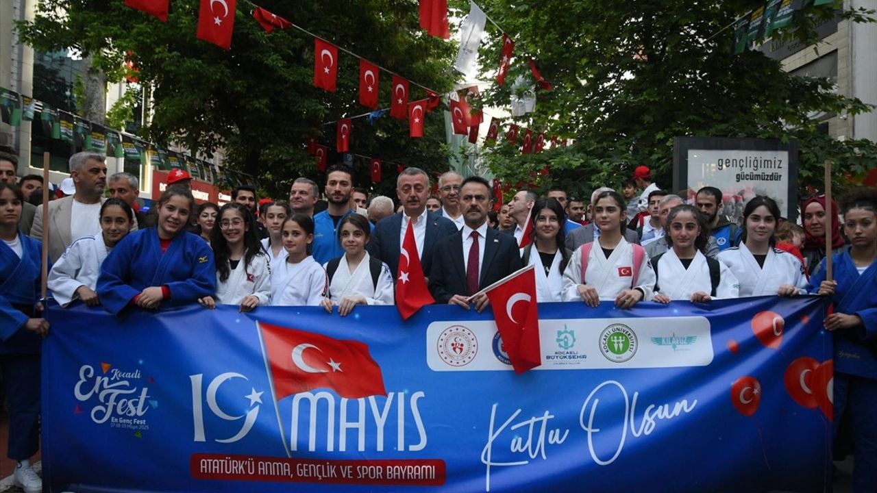 Kocaeli'de 19 Mayıs Kutlamaları Görkemli Bir Yürüyüşle Yapıldı