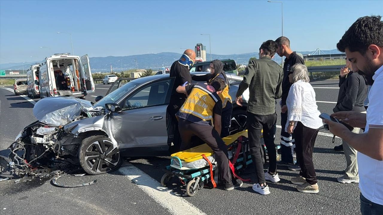 Kocaeli'de Anadolu Otoyolu'nda Kaza, Trafik Eksikliği Yaşandı