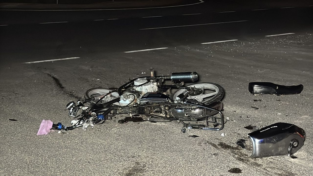 Kocaeli'de Trafik Kazası: 1 Ölü, 2 Yaralı