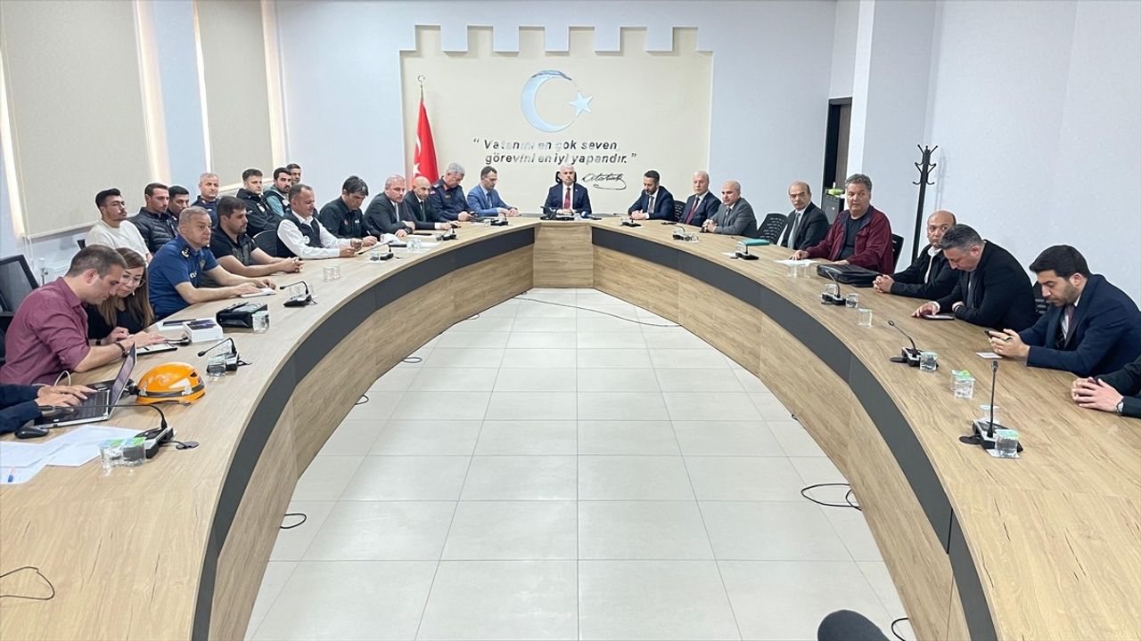 Konya'da 5.2 Büyüklüğünde Deprem: İlk Hasar Tespitleri Yapıldı