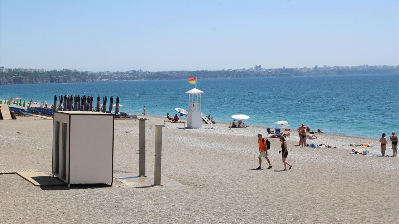 Konyaaltı Sahili'nde Yaz Sezonu Hazırlıkları Tamamlandı