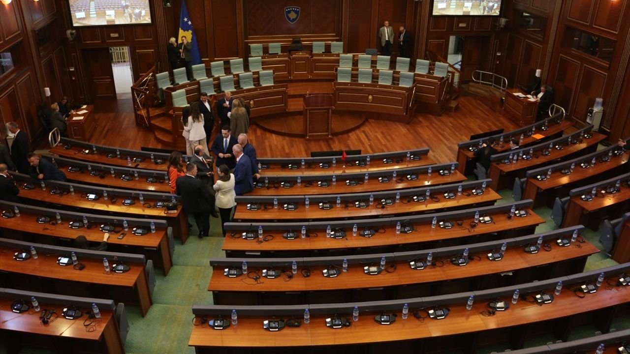 Kosova'da Siyasi Kriz Derinleşiyor