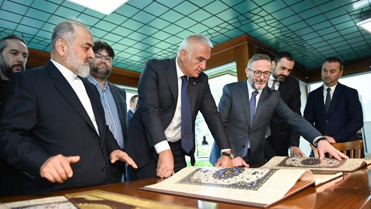 Kültür ve Turizm Bakanı Ersoy'dan 'İstanbul Mushafı' Ziyareti